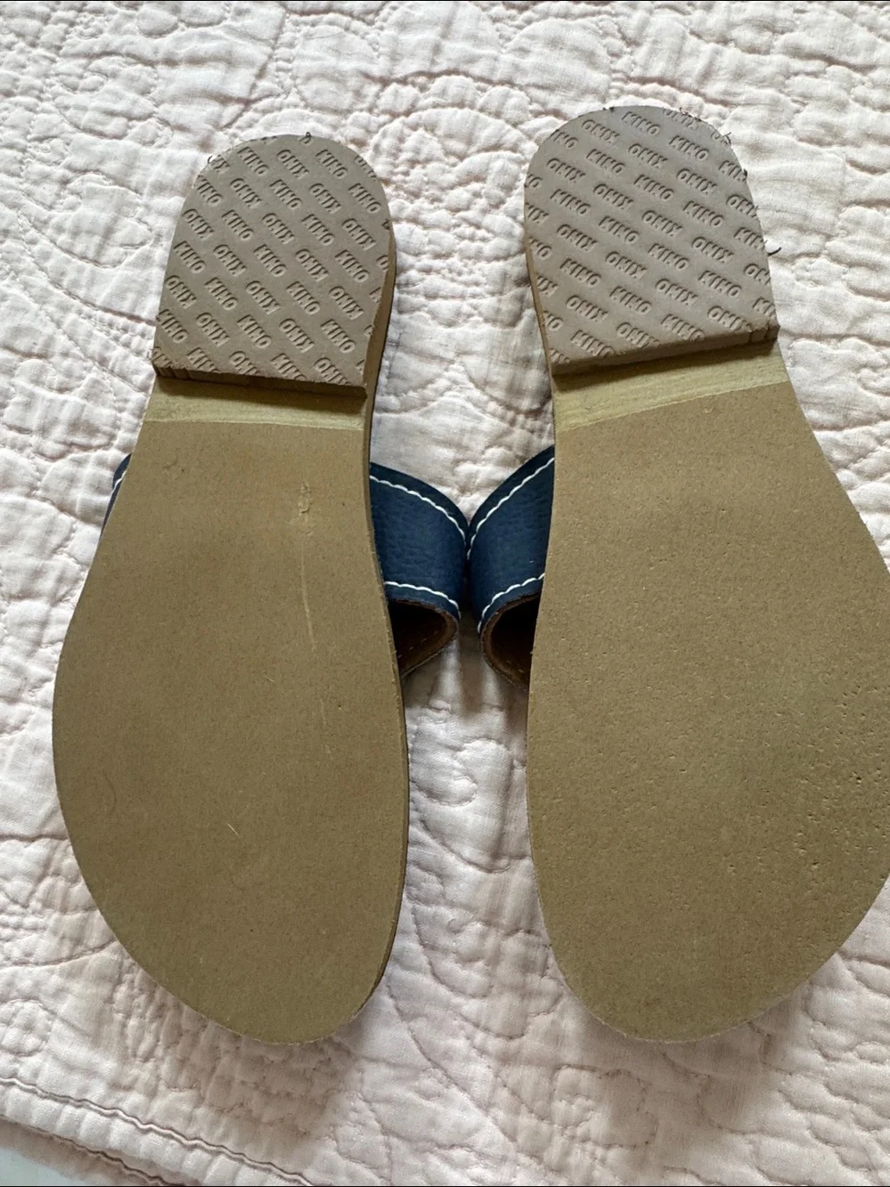 Kino Navy Leather Thong Sandals - Picture 4 of 5